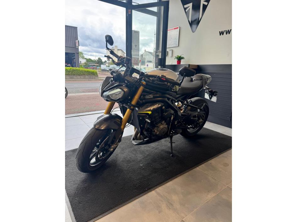 TRIUMPH SPEED TRIPLE 1200 RS