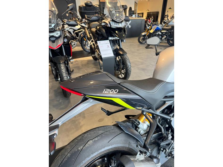 TRIUMPH SPEED TRIPLE 1200 RS