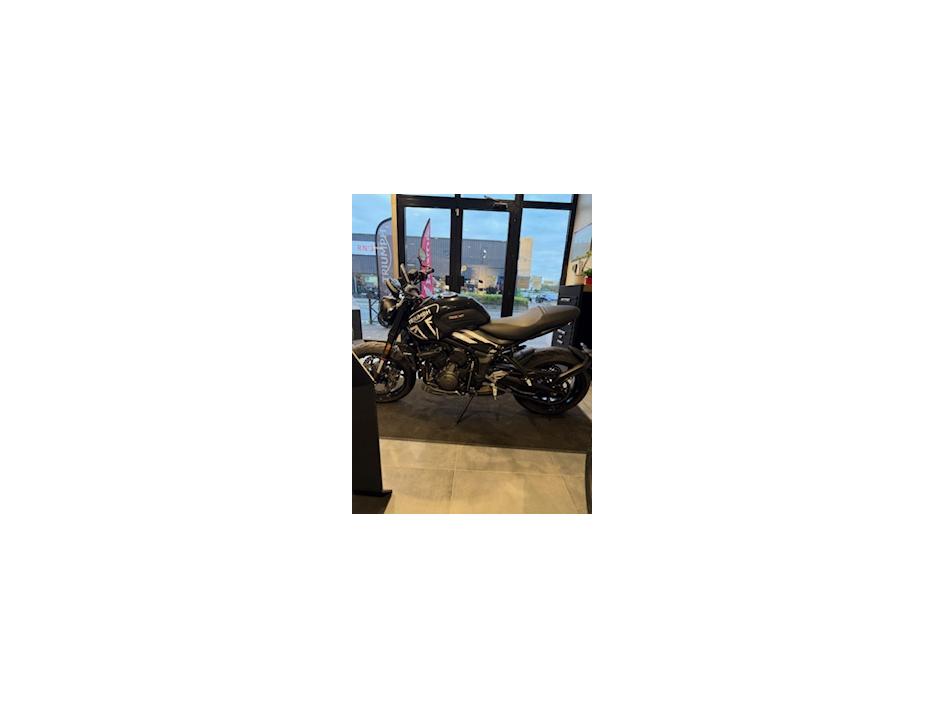 TRIUMPH TRIDENT 660