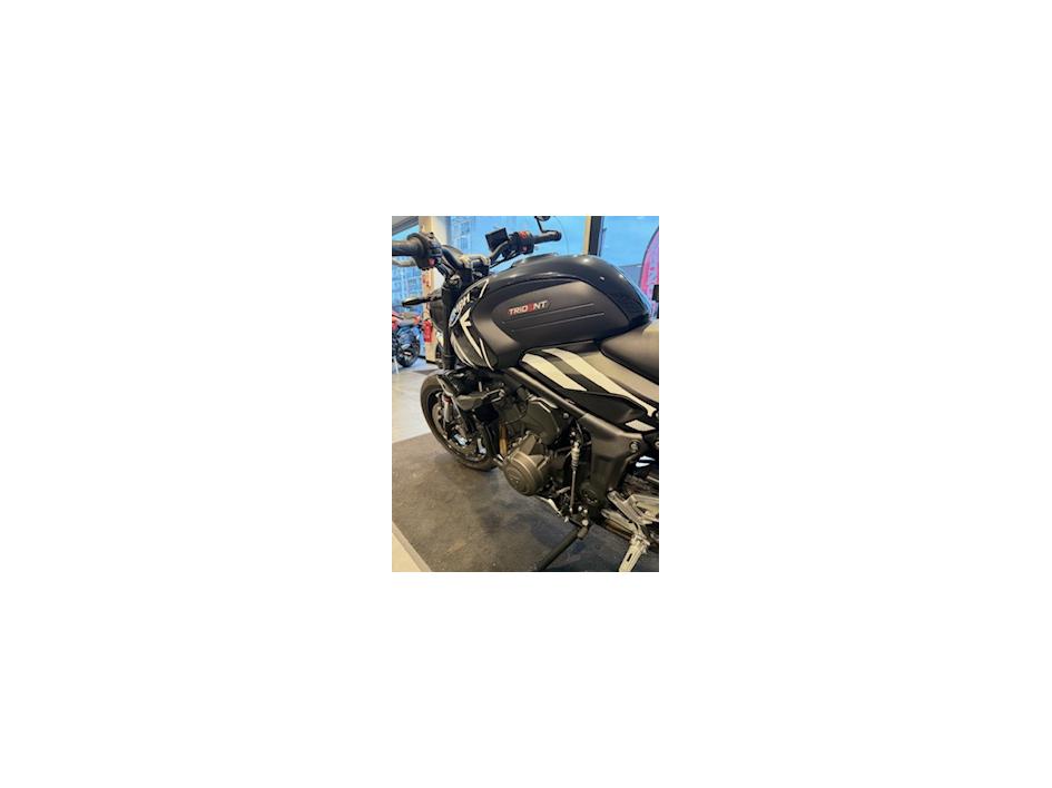 TRIUMPH TRIDENT 660