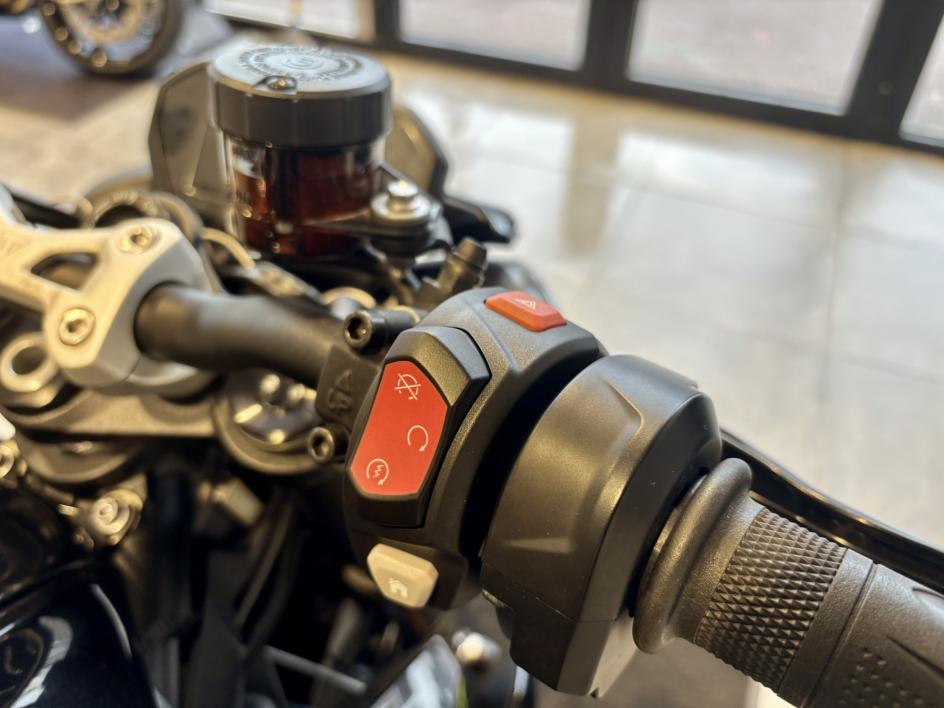 TRIUMPH STREET TRIPLE 765 RS