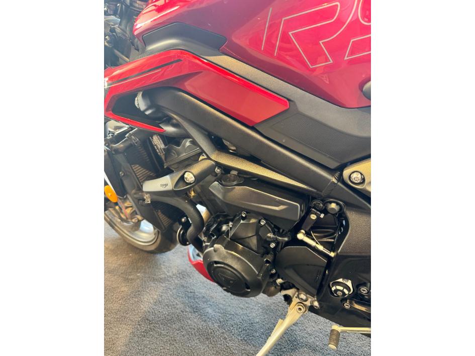 TRIUMPH STREET TRIPLE 765 RS