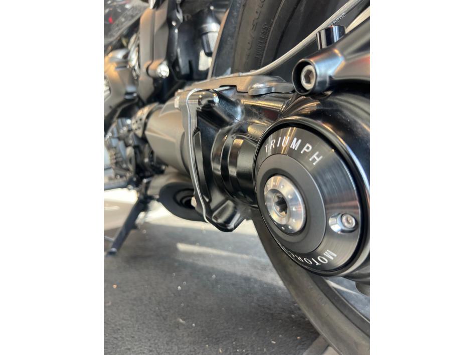 Triumph Rocket 3 R – 2025  – 2 200 km