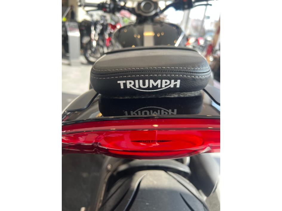 Triumph Rocket 3 R – 2025  – 2 200 km