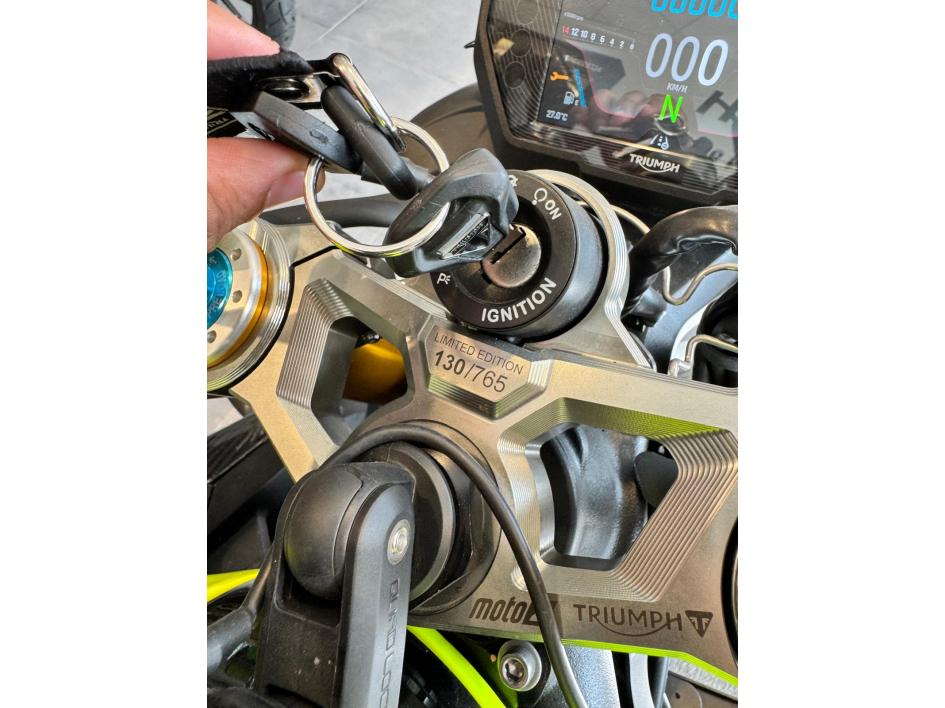  Triumph Street Triple 765 MOTO2 Édition Limitée n°130/765 – Disponible immédiatement