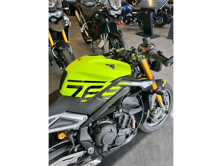  Triumph Street Triple 765 MOTO2 Édition Limitée n°130/765 – Disponible immédiatement