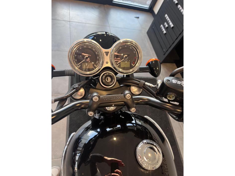 TRIUMPH BONNEVILLE T120