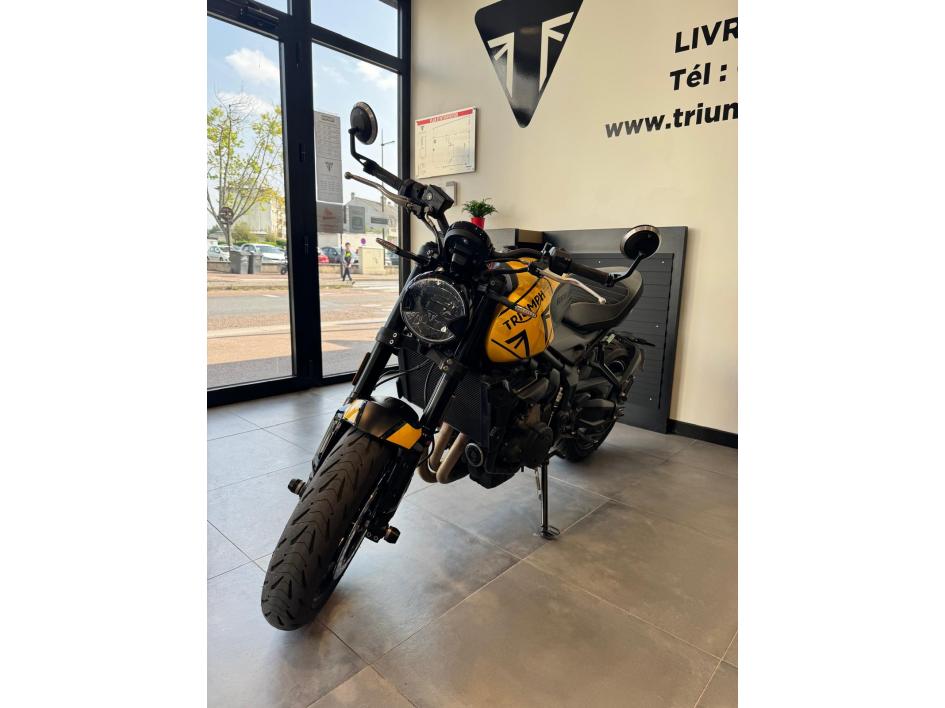 TRIUMPH TRIDENT 660