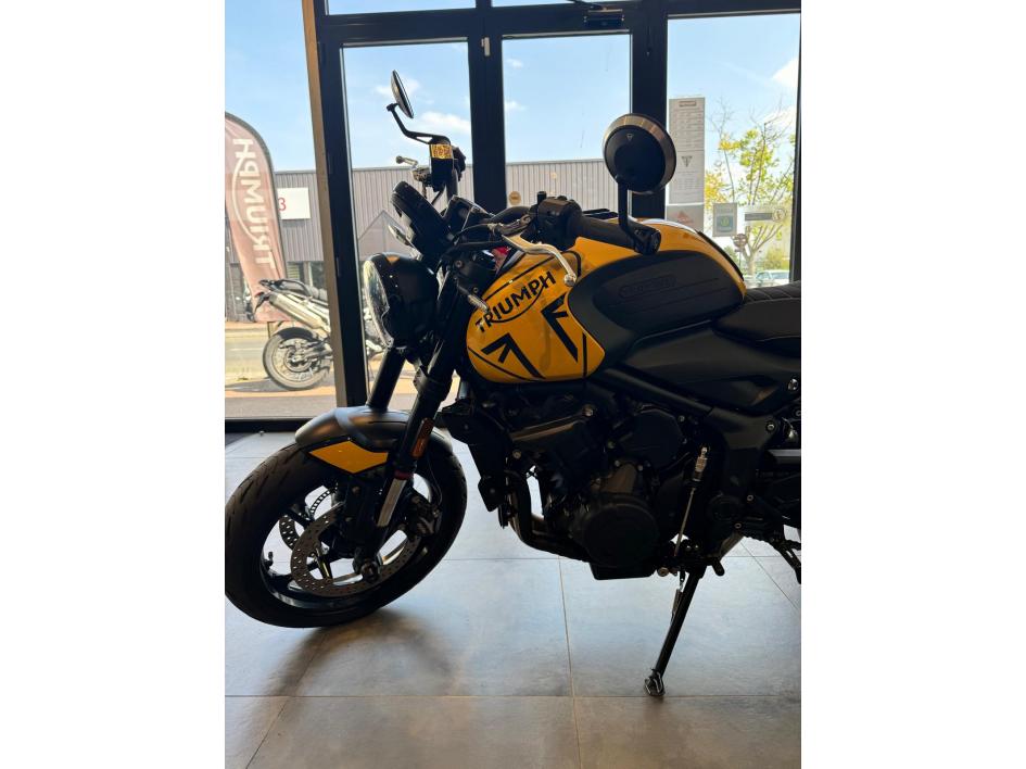 TRIUMPH TRIDENT 660