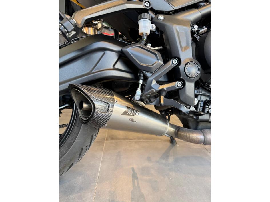 TRIUMPH TRIDENT 660