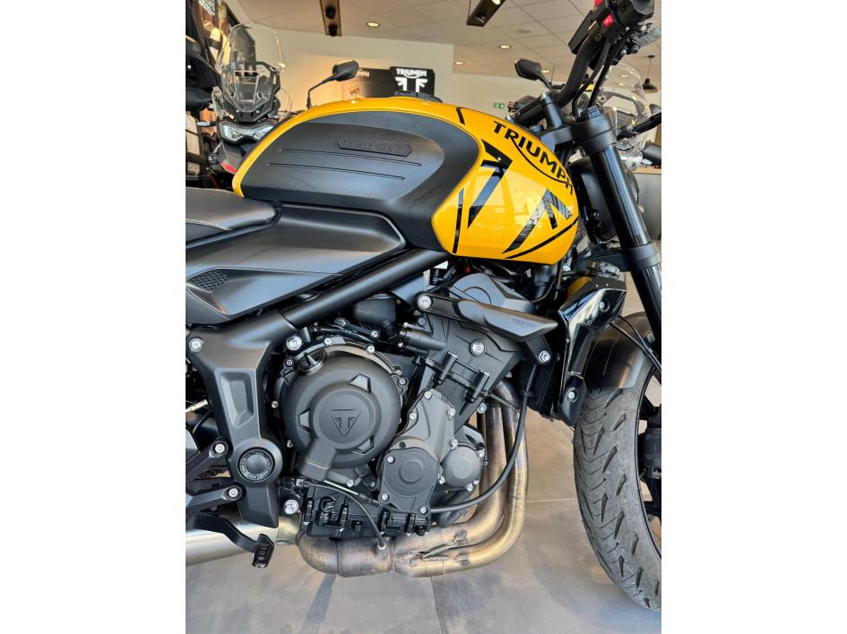 TRIUMPH TRIDENT 660